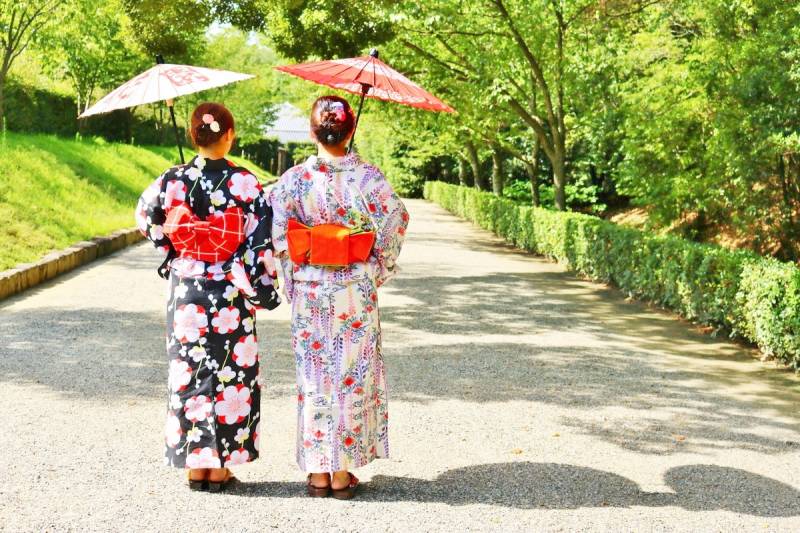 Kimono-wearing Tour at Ritsurin Garden