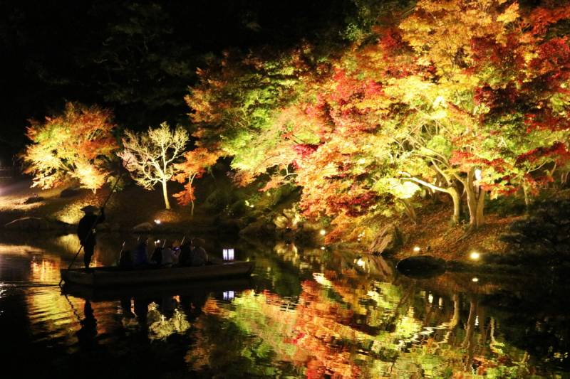 Kimono-wearing Tour at Ritsurin Garden / Autumn leaves (1 NOV - 10 DEC)